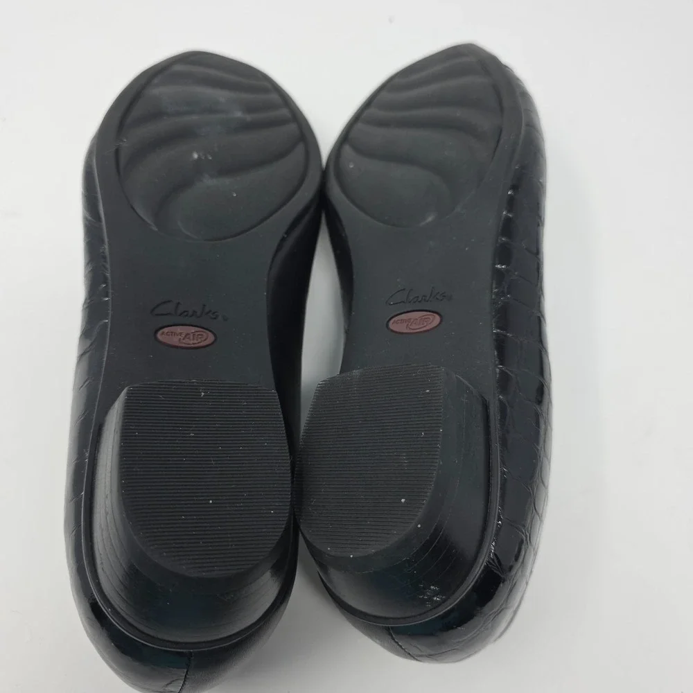Clarks Comfort Pumps Womens 9.5M Black Leather Croc Embossed Low Heel Shoes
